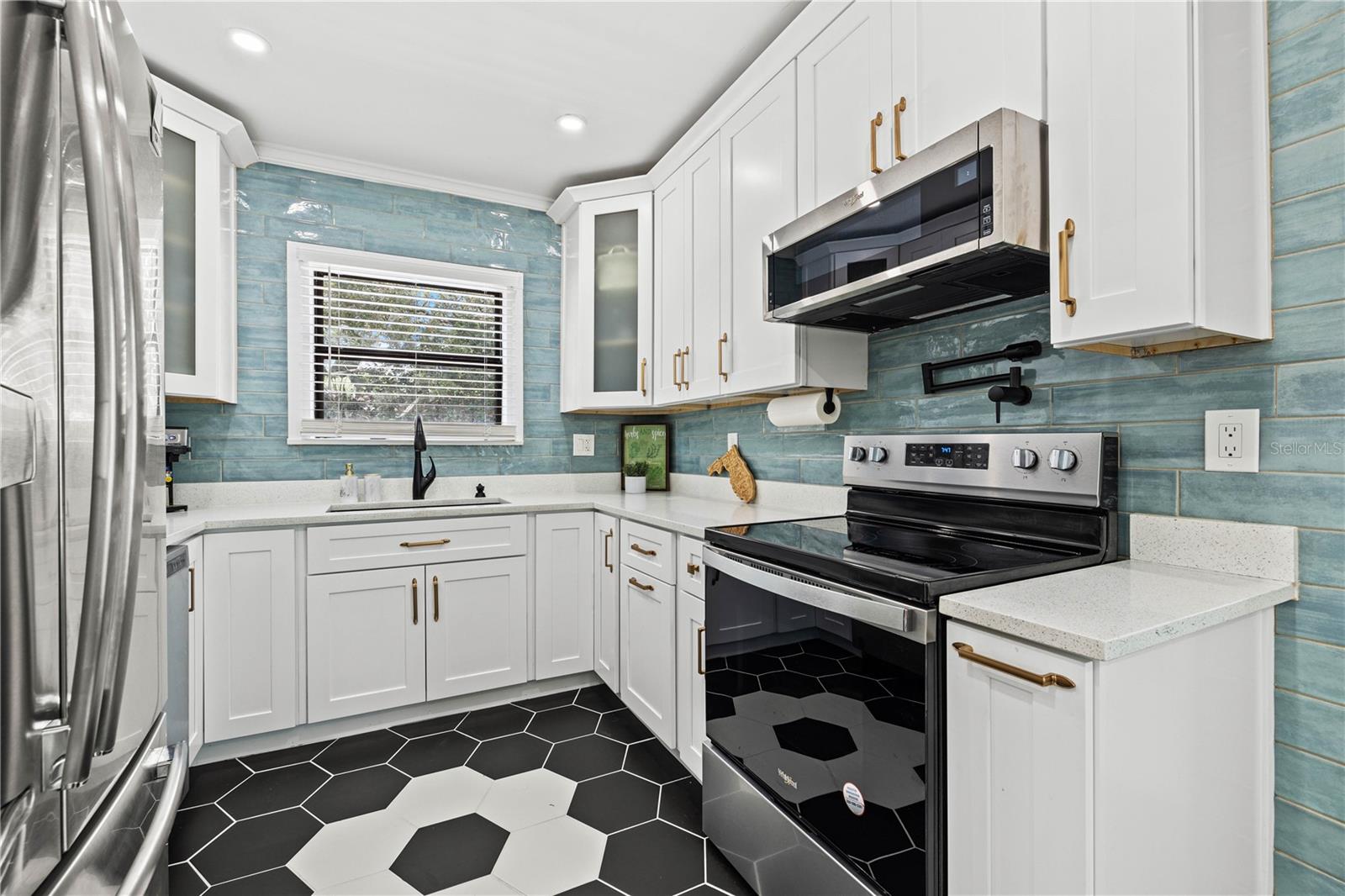 3123 W MARLIN AVE — photo 8