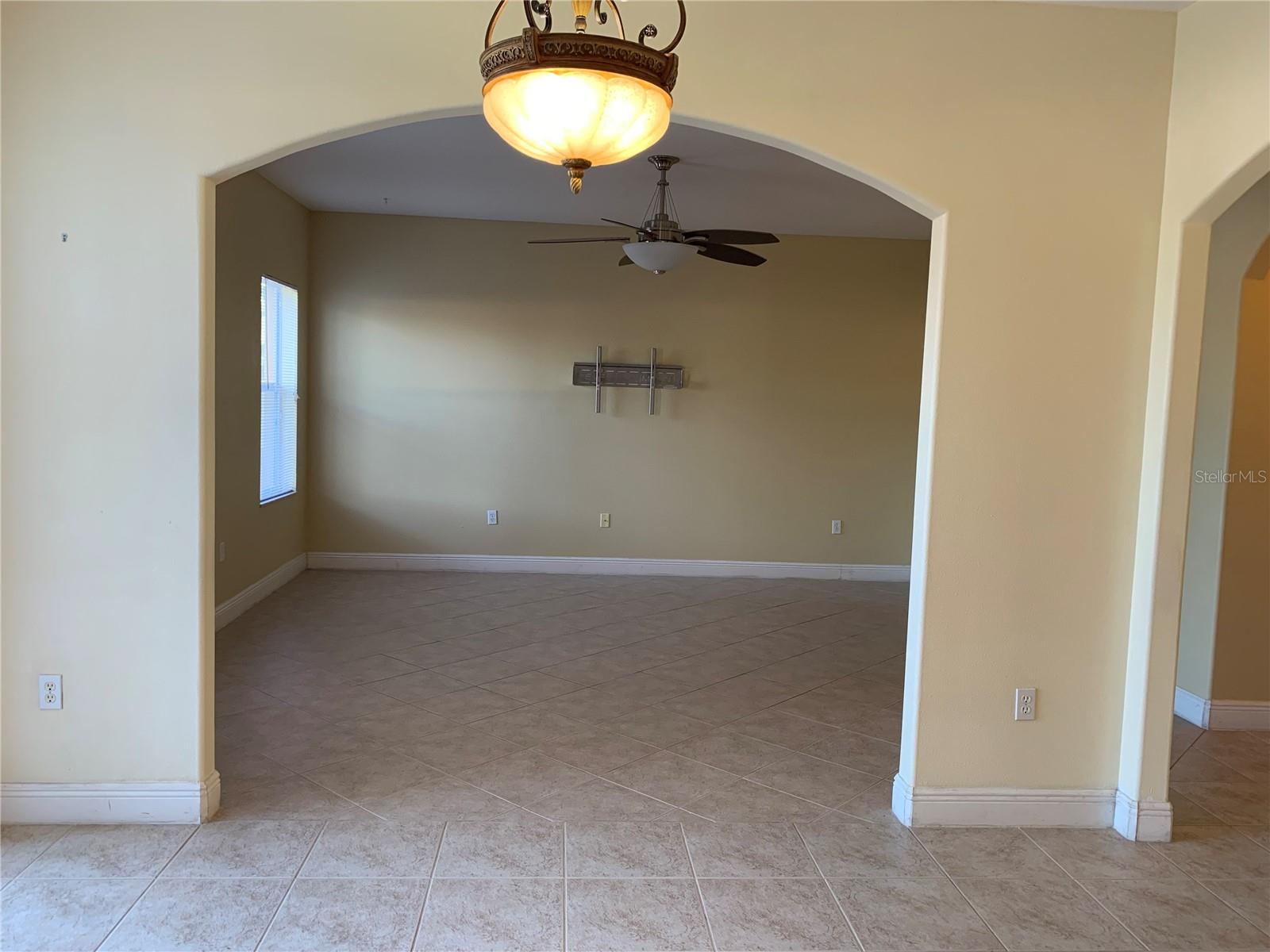 8810 CAMERON CREST DR — photo 16