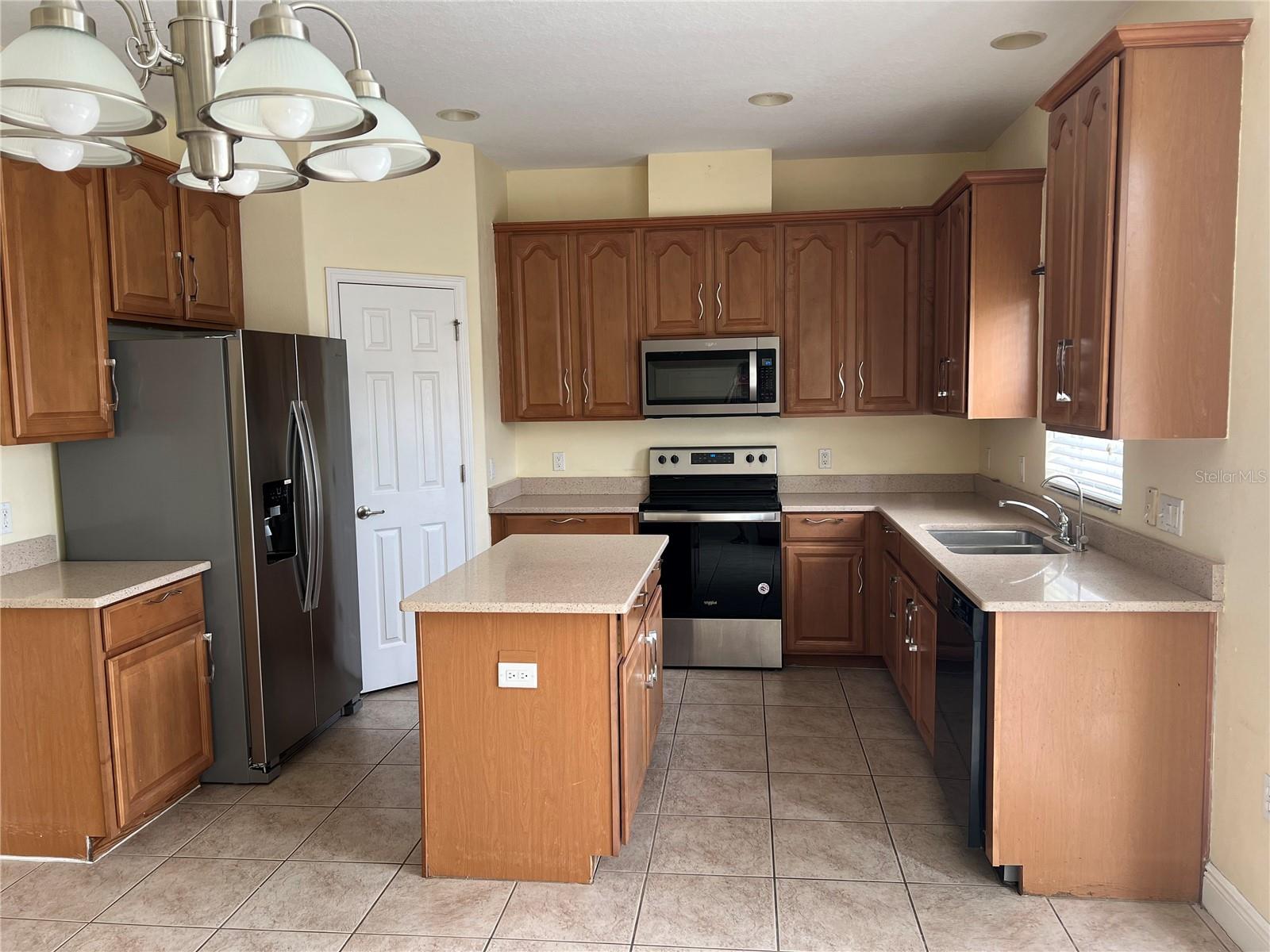 8810 CAMERON CREST DR — photo 9