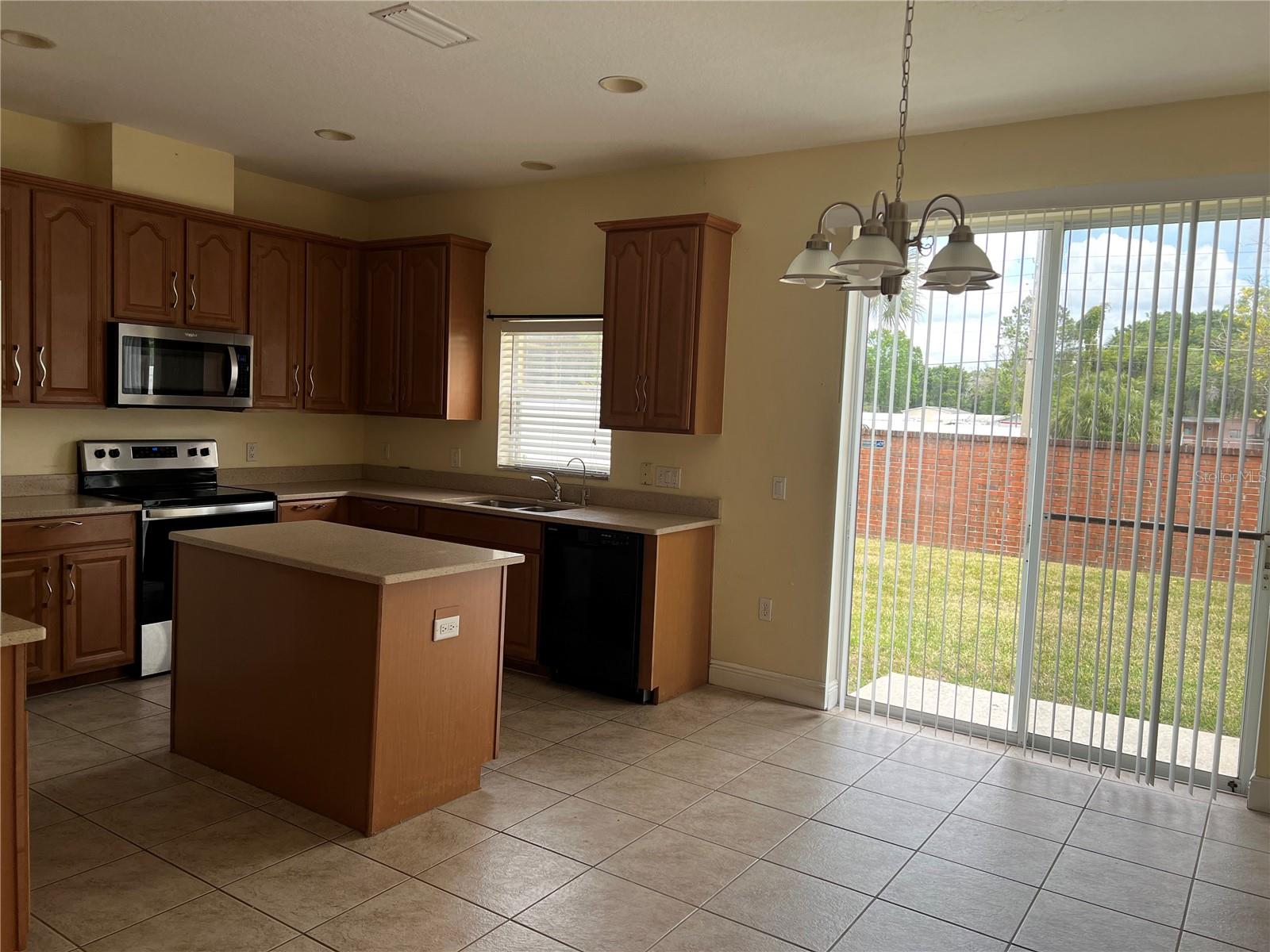 8810 CAMERON CREST DR — photo 11