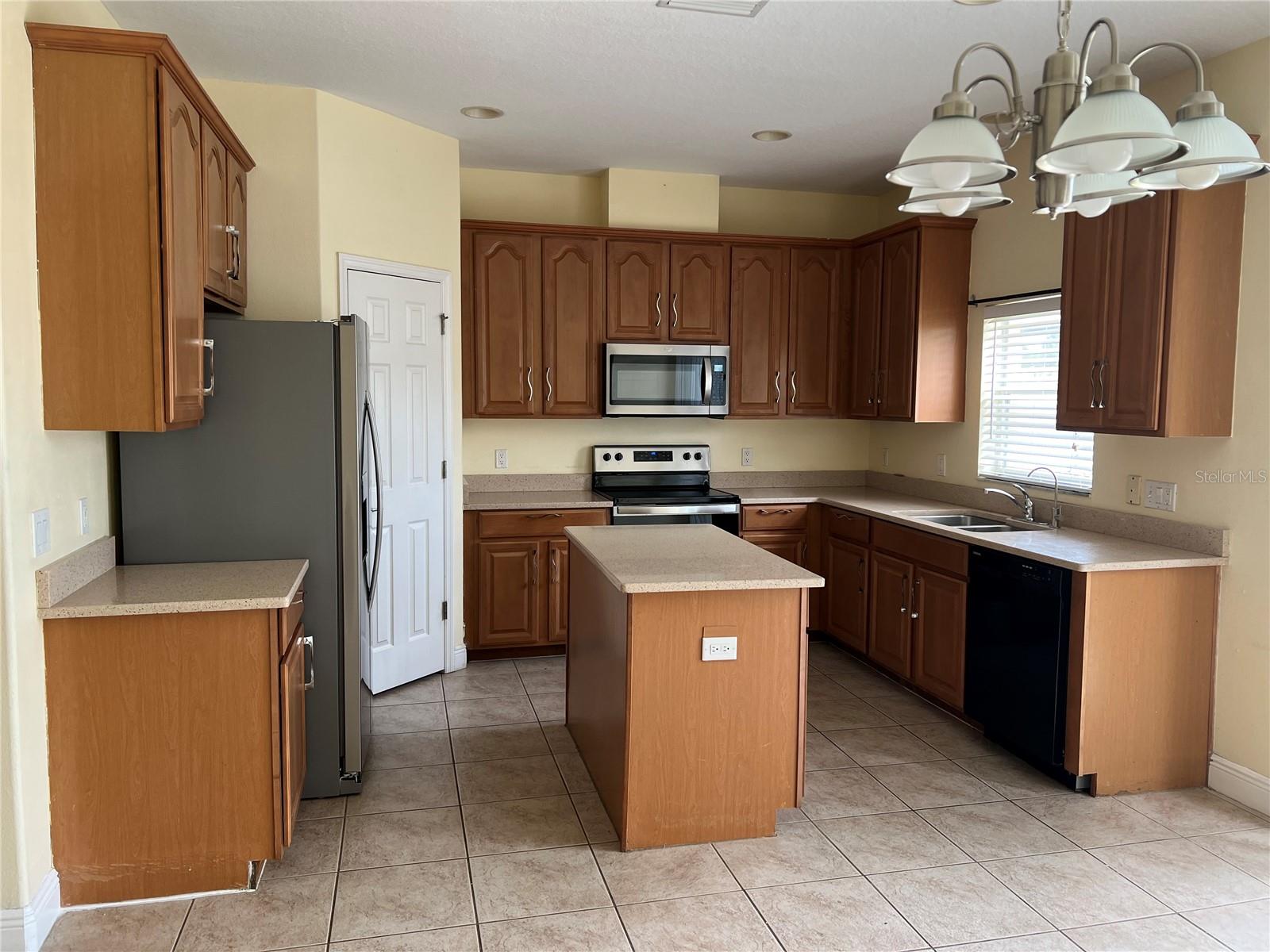 8810 CAMERON CREST DR — photo 10