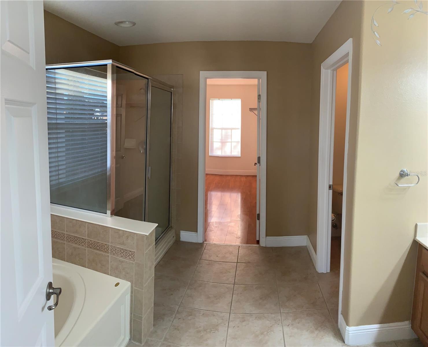 8810 CAMERON CREST DR — photo 24