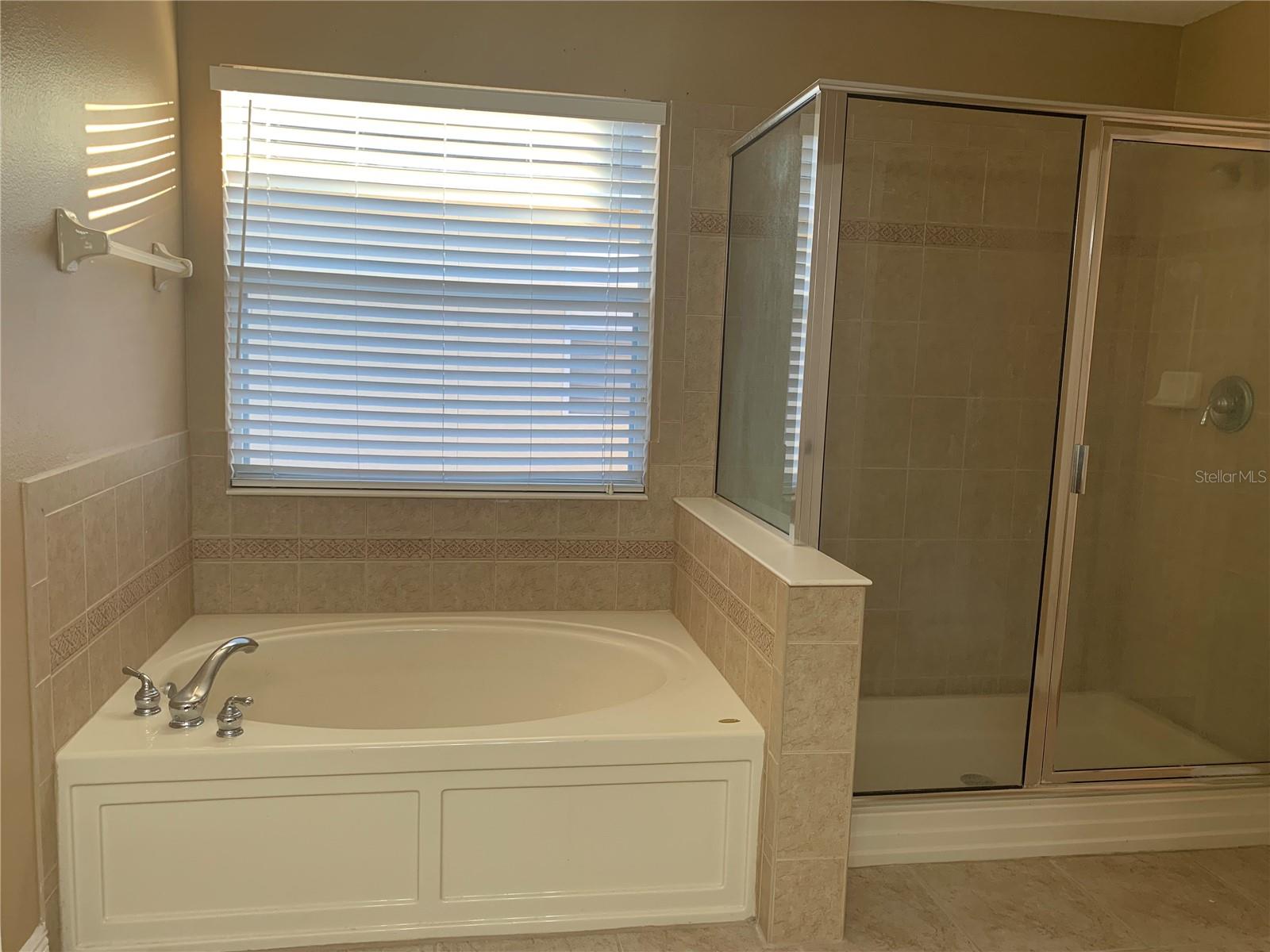 8810 CAMERON CREST DR — photo 22