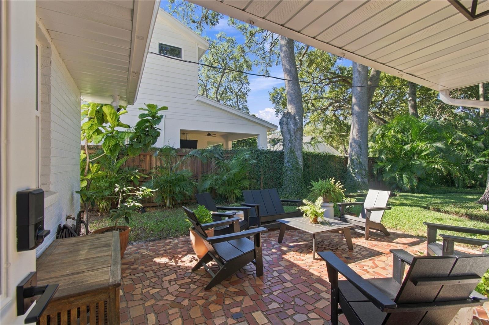 4613 S FERDINAND AVE — photo 38