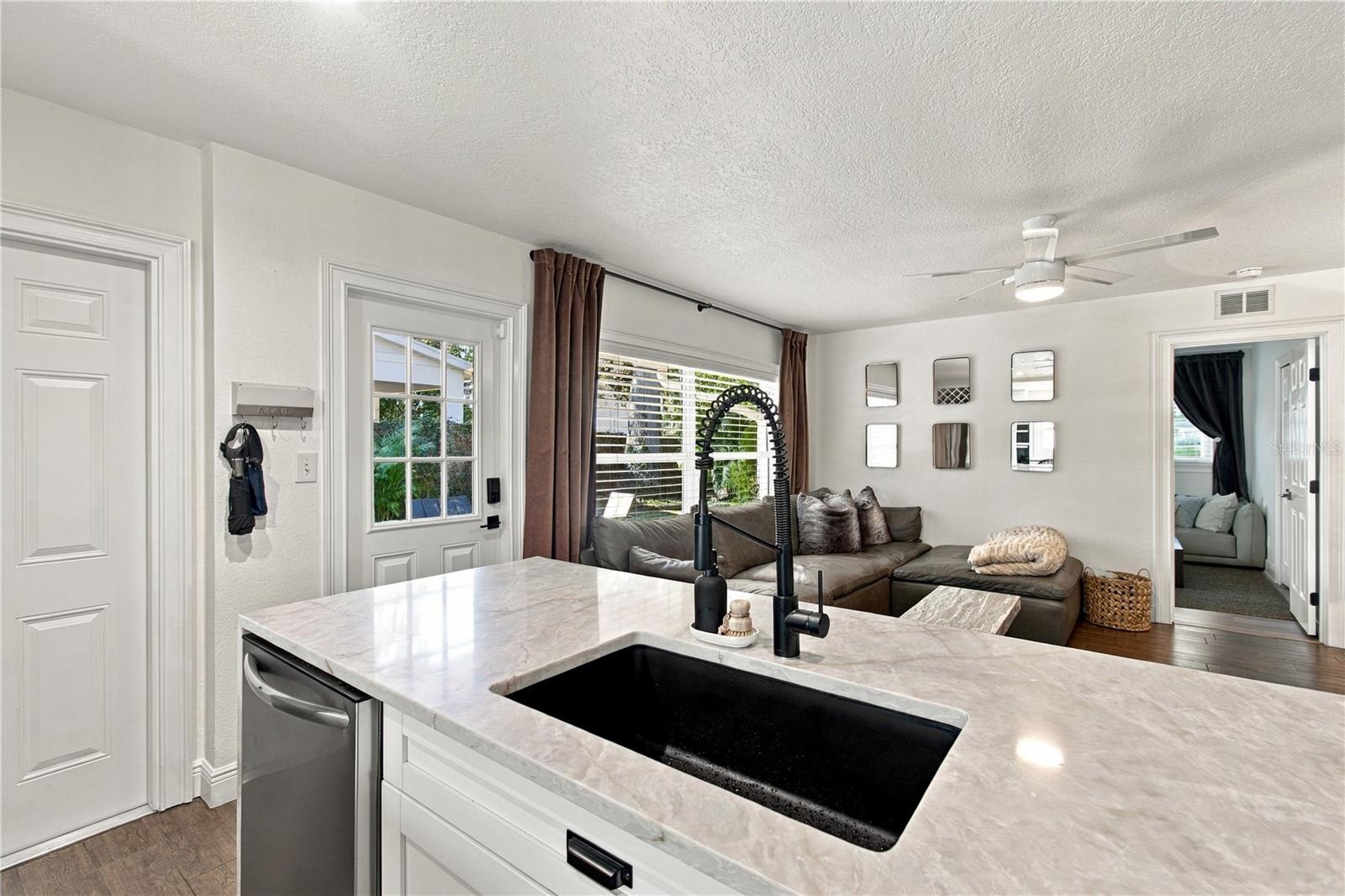 4613 S FERDINAND AVE — photo 37