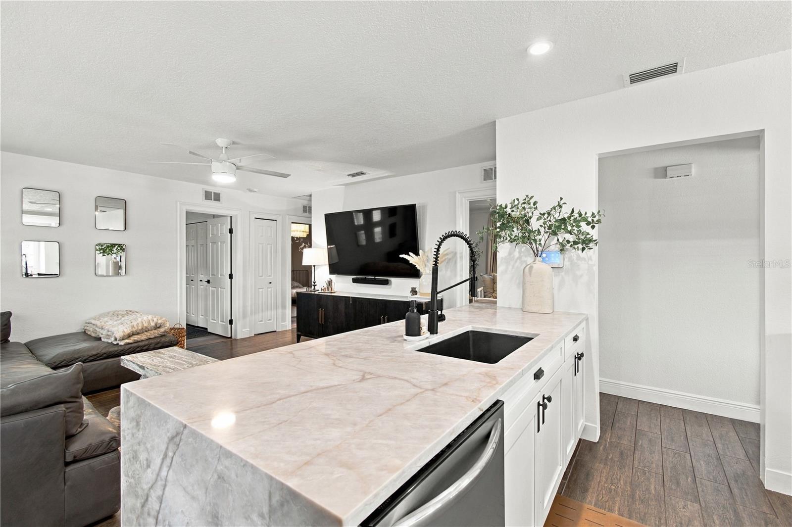 4613 S FERDINAND AVE — photo 13