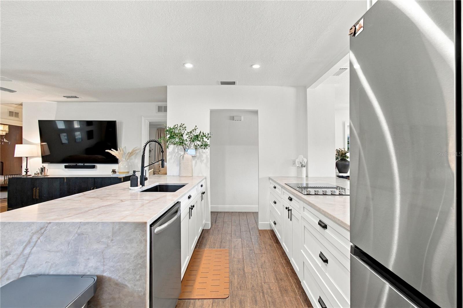 4613 S FERDINAND AVE — photo 15