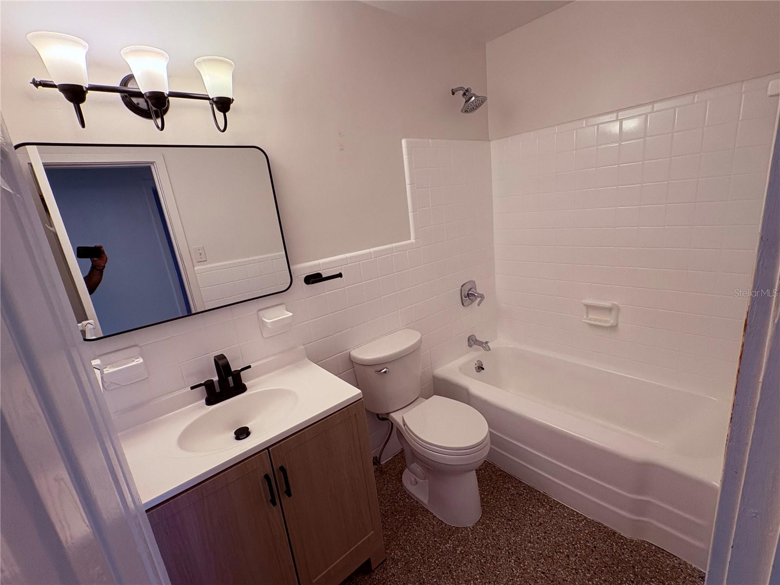 1518 W RIVER LN — photo 9