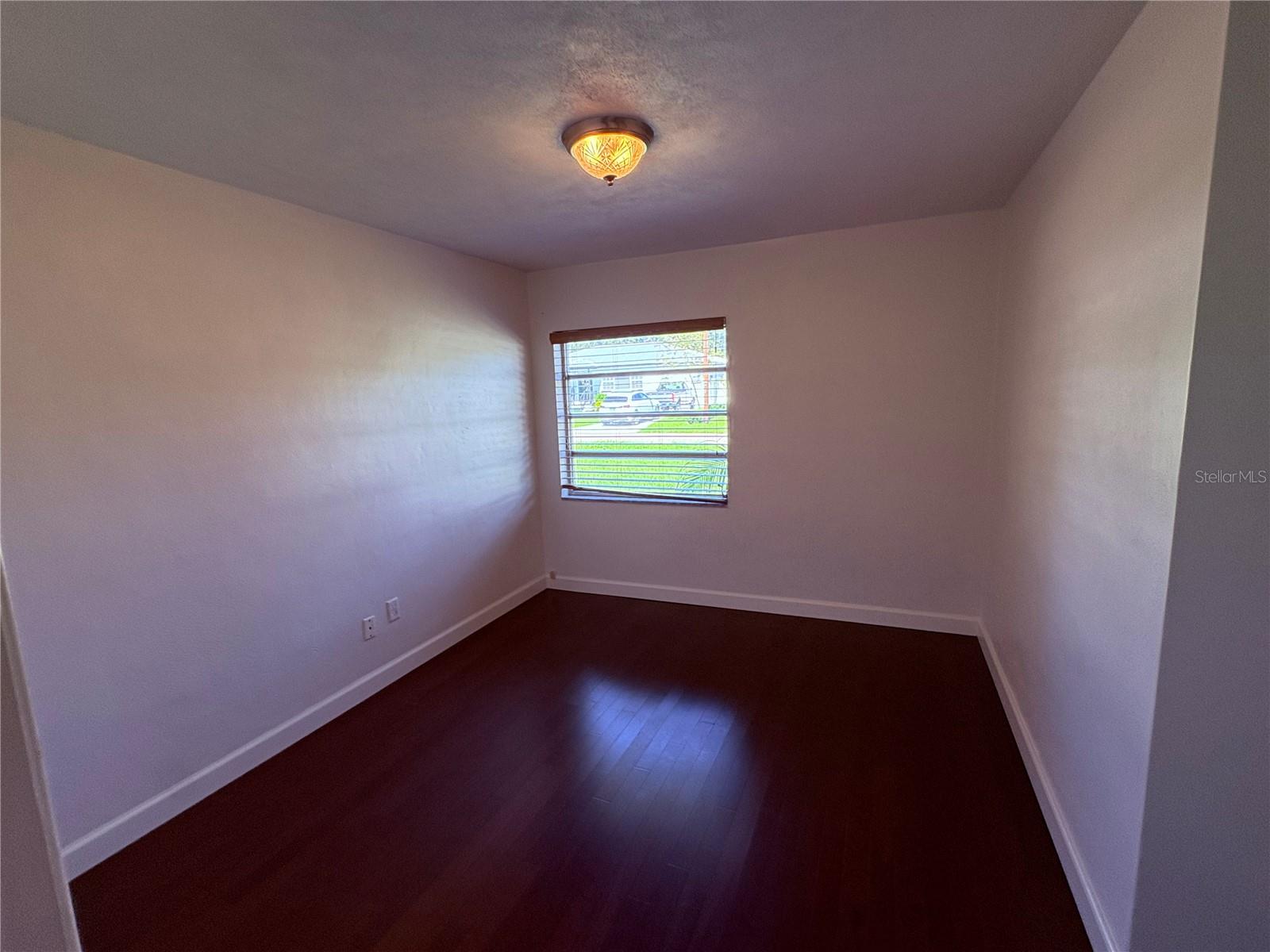 1518 W RIVER LN — photo 10