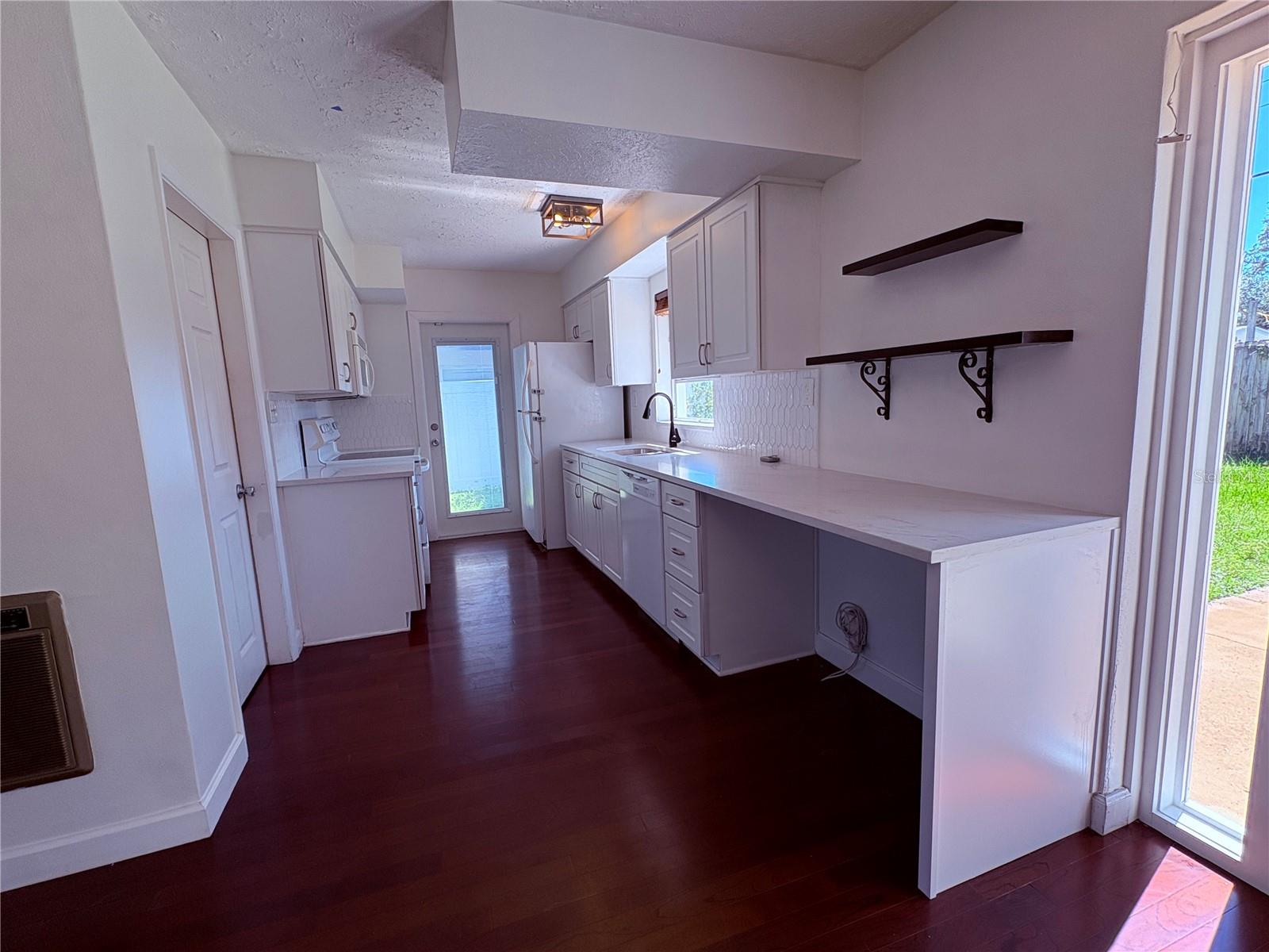 1518 W RIVER LN — photo 6