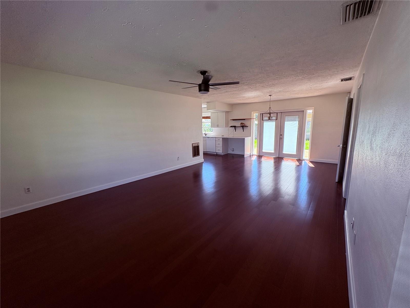 1518 W RIVER LN — photo 8