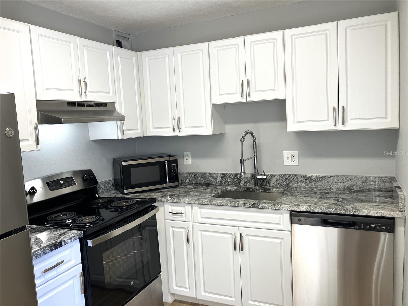 11703 RAINTREE VILLAGE BLVD #B — photo 18