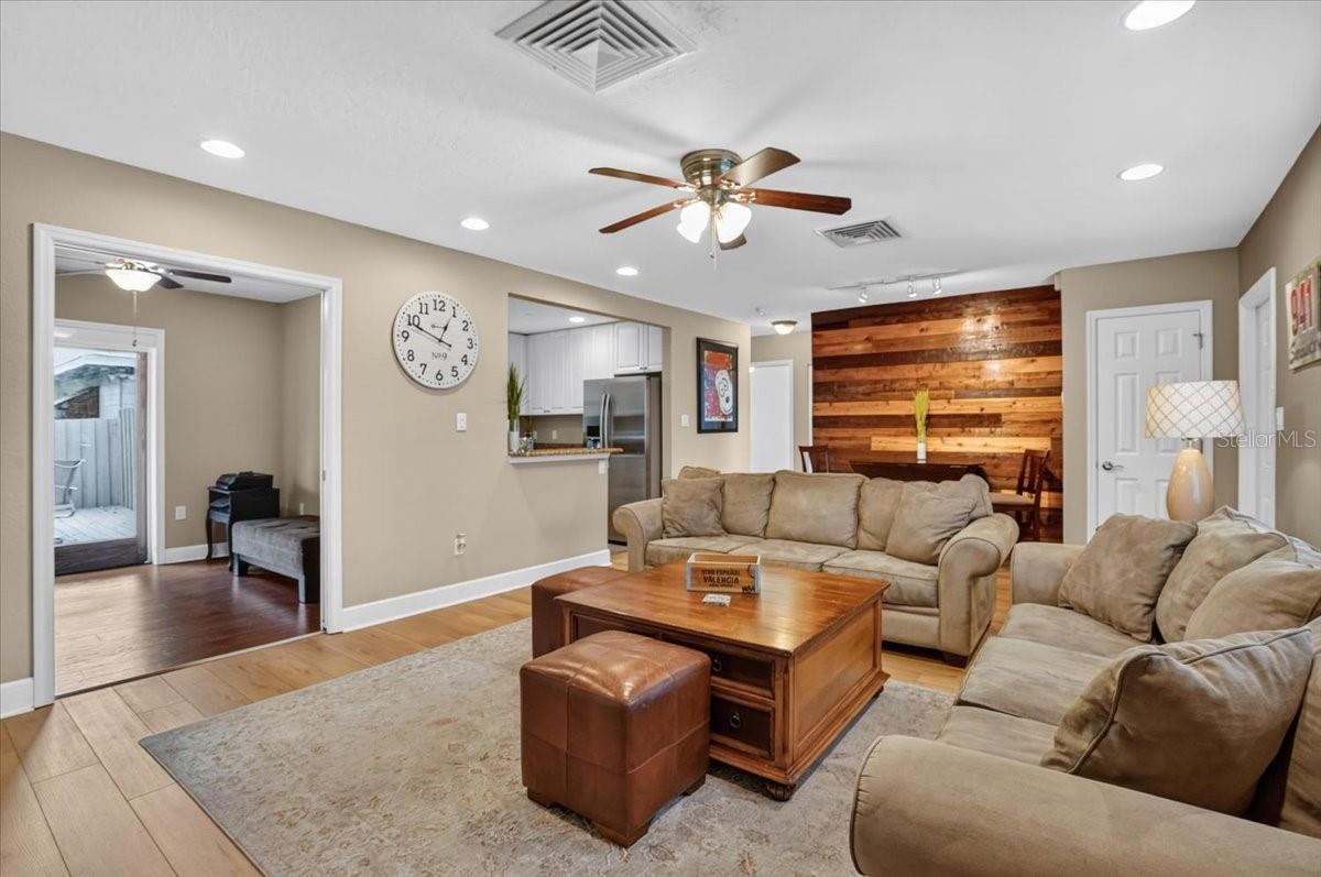 2755 S EAST AVE — photo 9