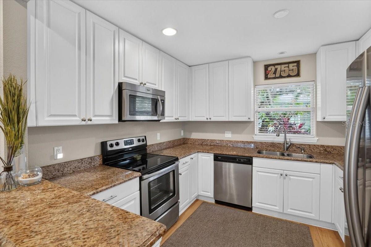 2755 S EAST AVE — photo 11