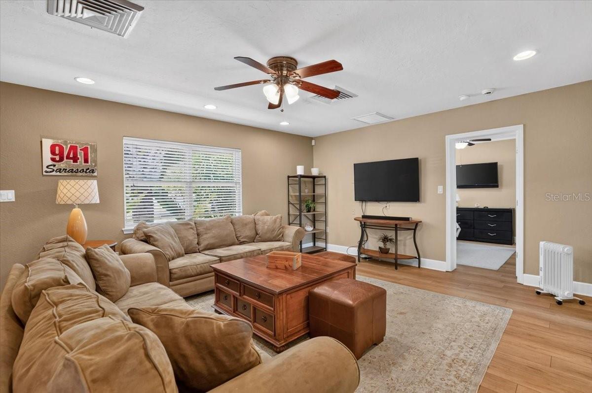 2755 S EAST AVE — photo 6