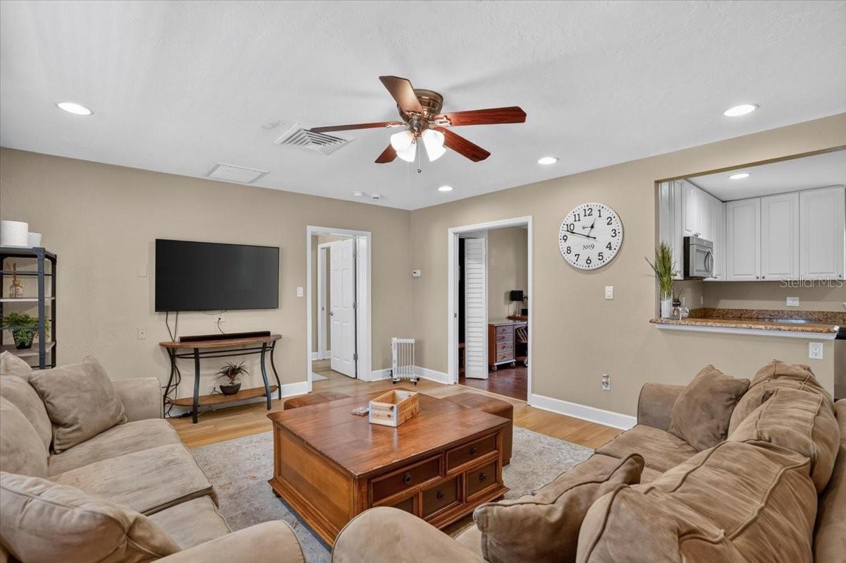 2755 S EAST AVE — photo 7