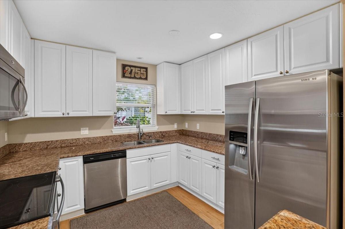 2755 S EAST AVE — photo 12