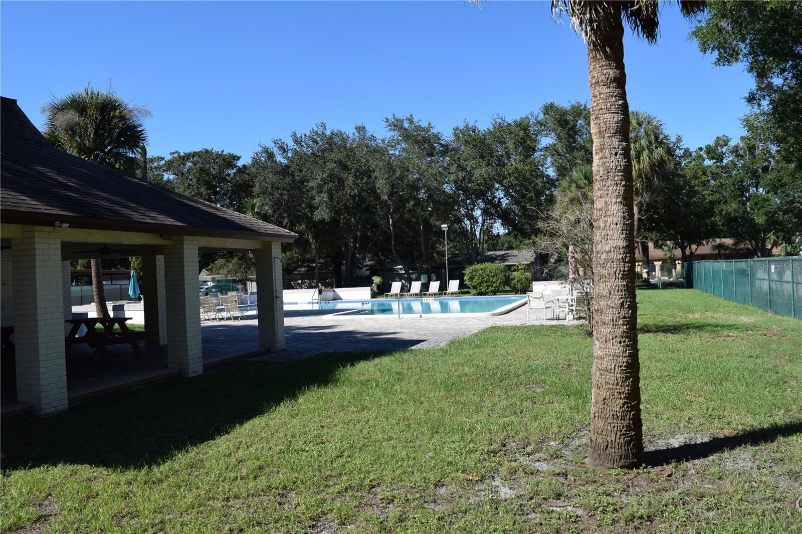 1610 AMBERLEA DR N — photo 9