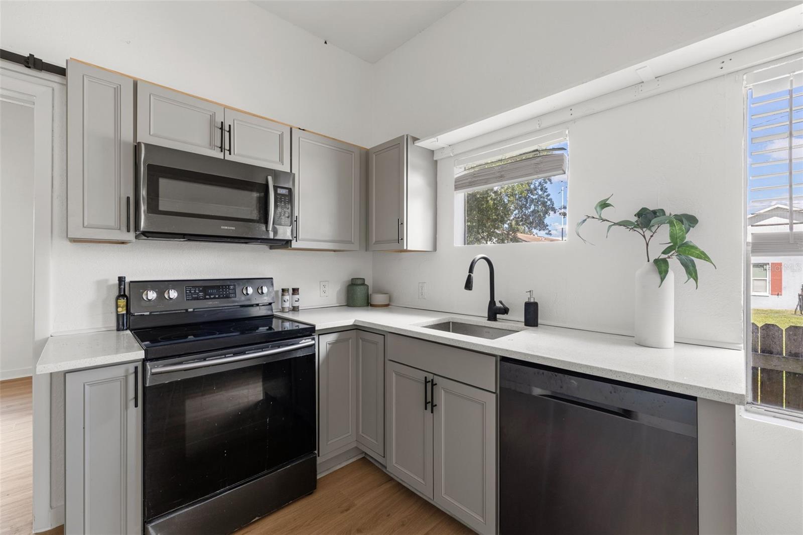 2204 N 10TH ST — photo 19