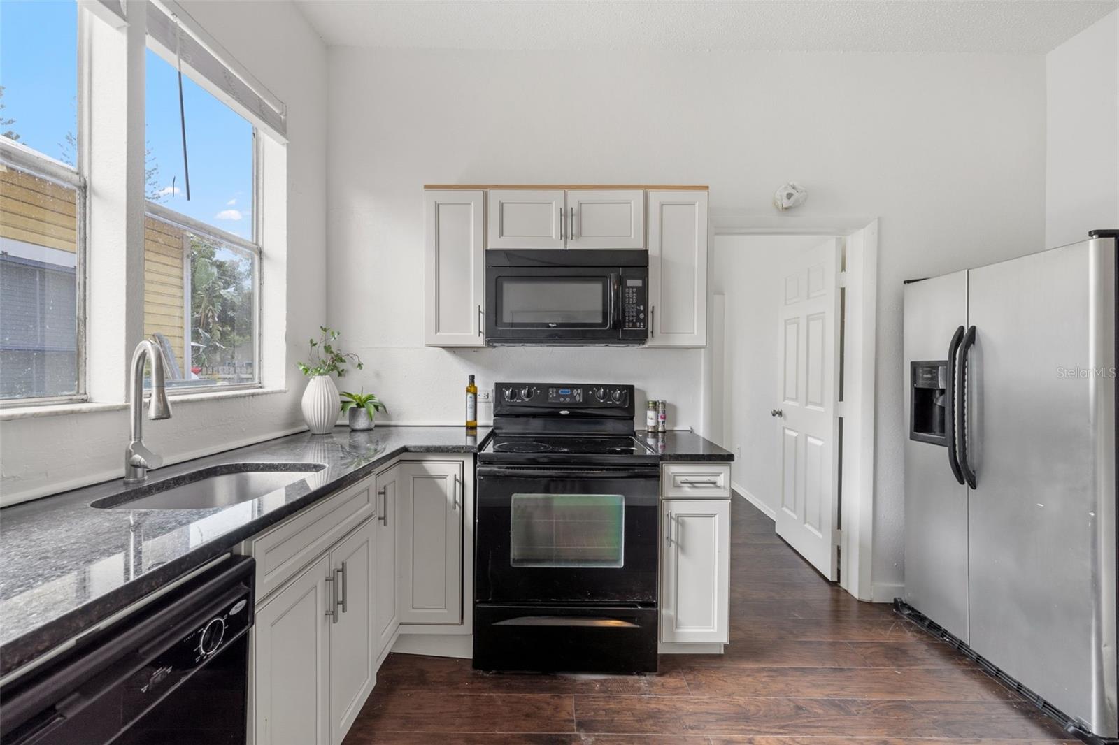2204 N 10TH ST — photo 5