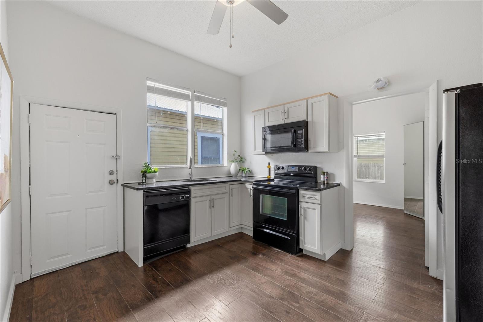 2204 N 10TH ST — photo 3