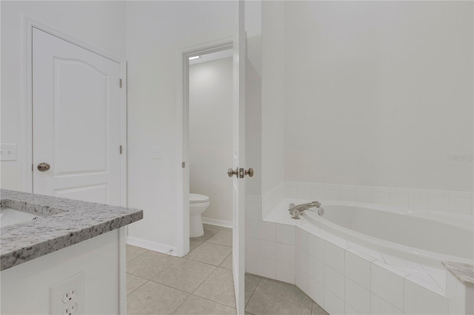 12517 MIDPOINTE DR — photo 19