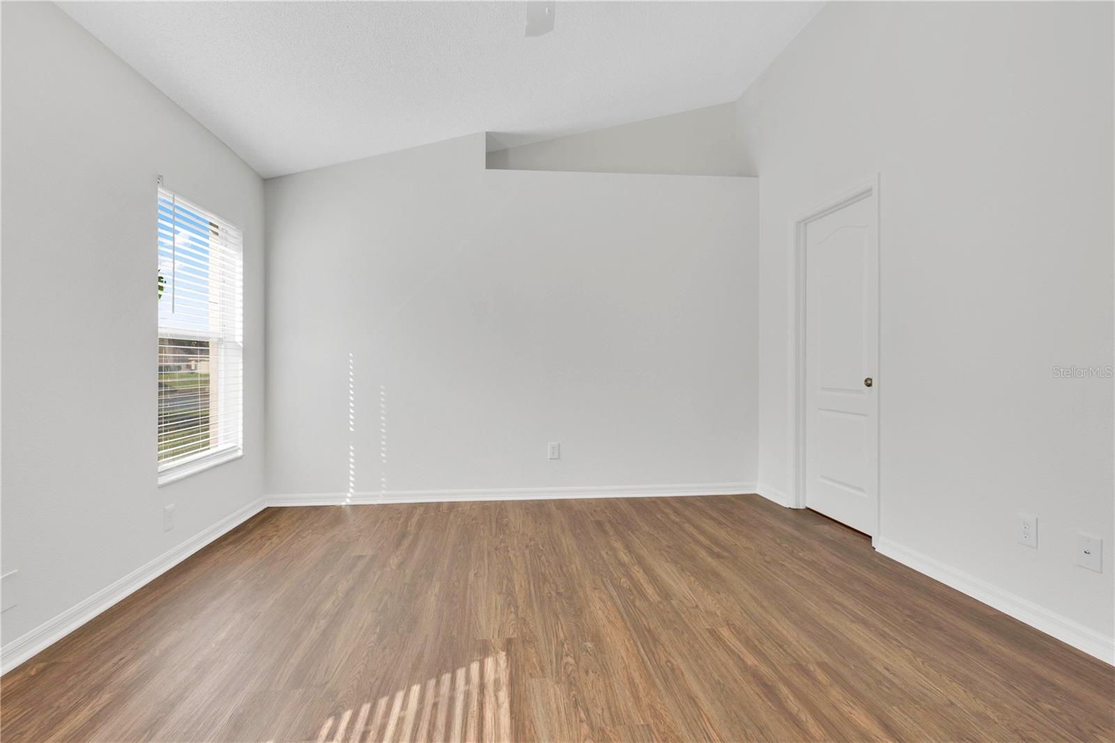 12517 MIDPOINTE DR — photo 17