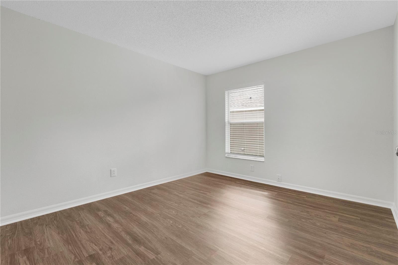 12517 MIDPOINTE DR — photo 22