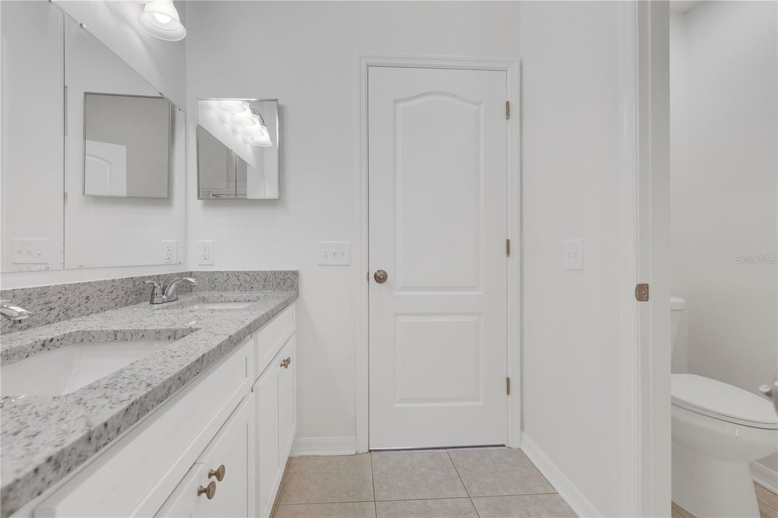 12517 MIDPOINTE DR — photo 20