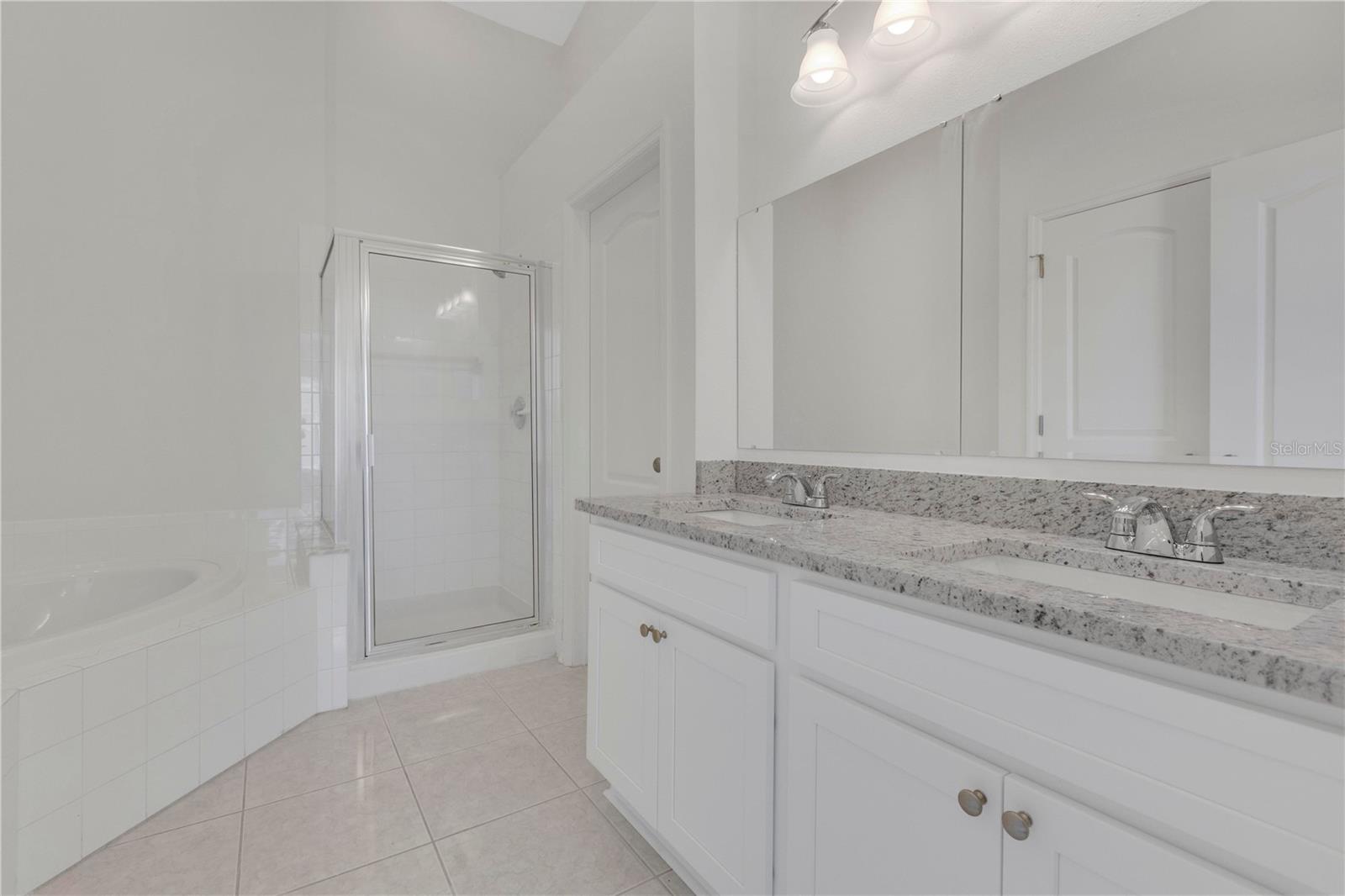 12517 MIDPOINTE DR — photo 18