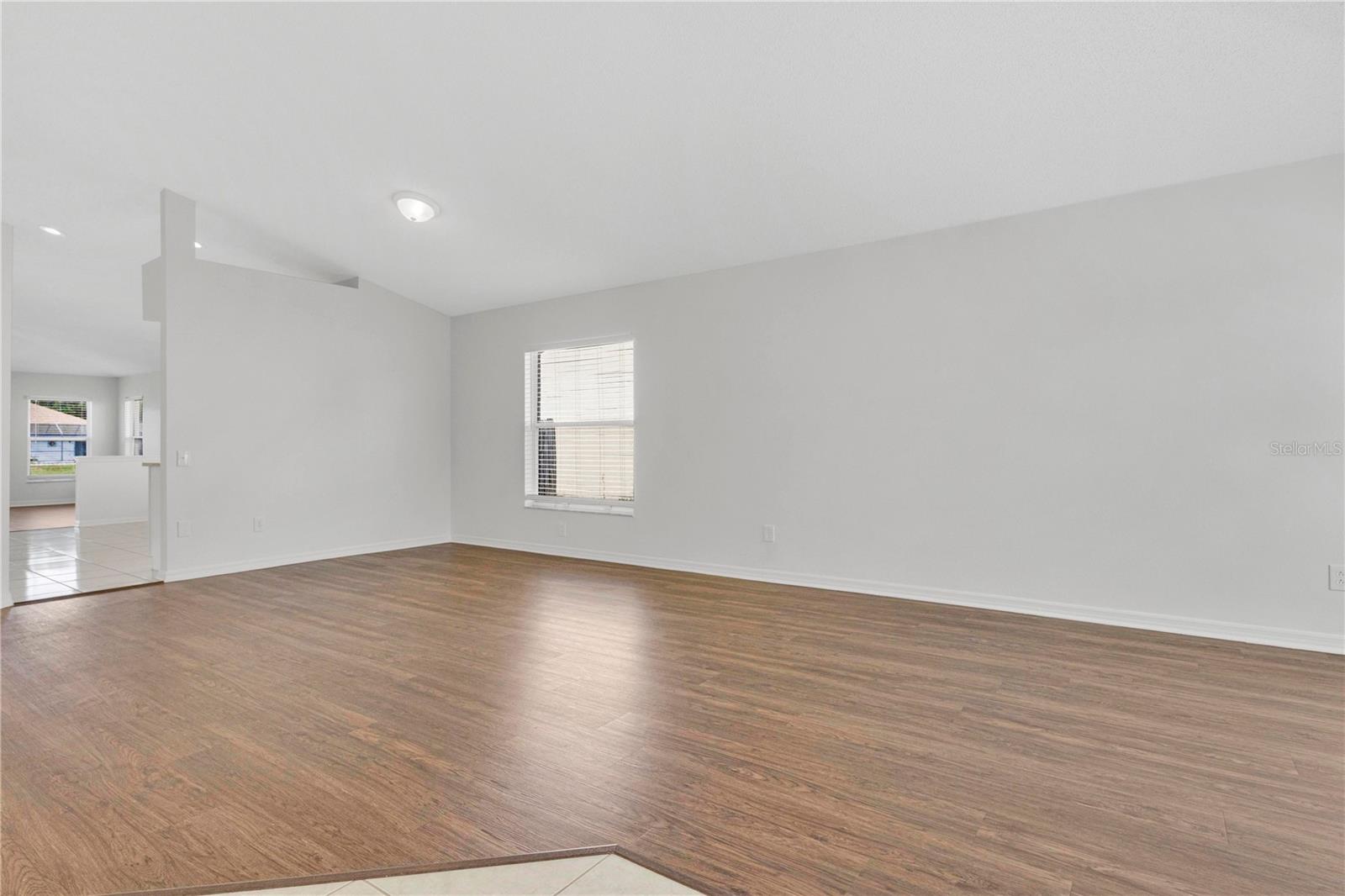 12517 MIDPOINTE DR — photo 6