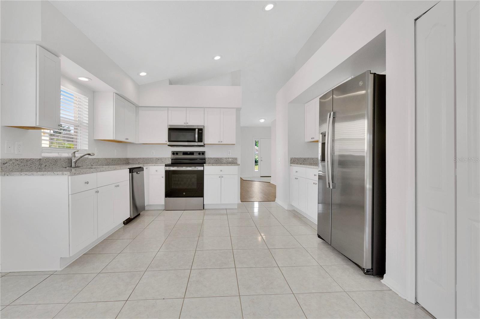 12517 MIDPOINTE DR — photo 11