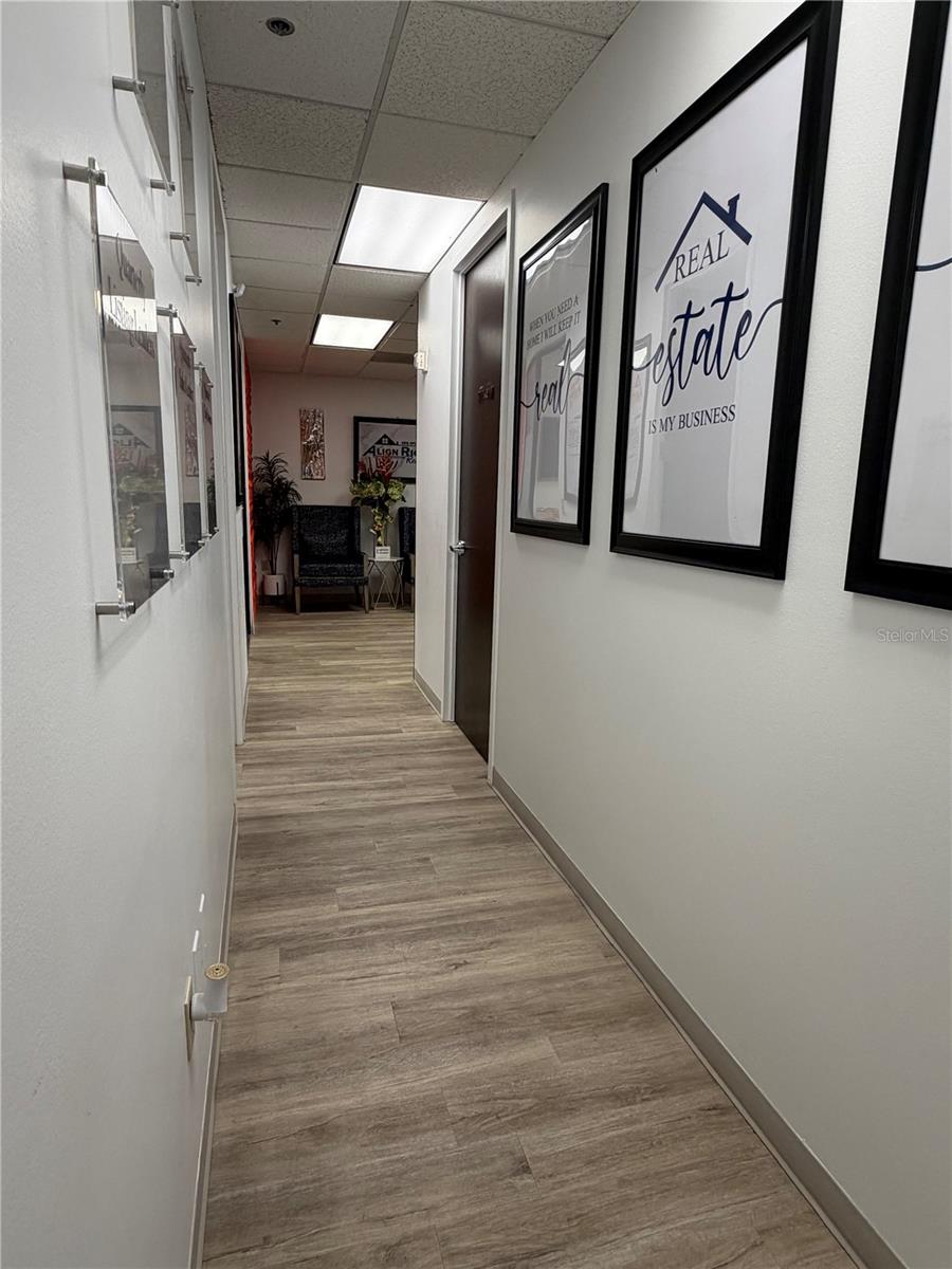 1819 MAIN ST #402 — photo 8