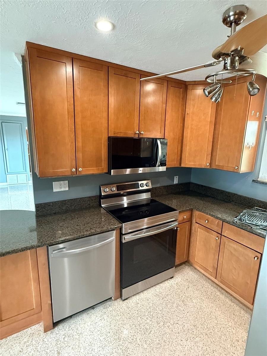 1729 LARAMIE ST — photo 31