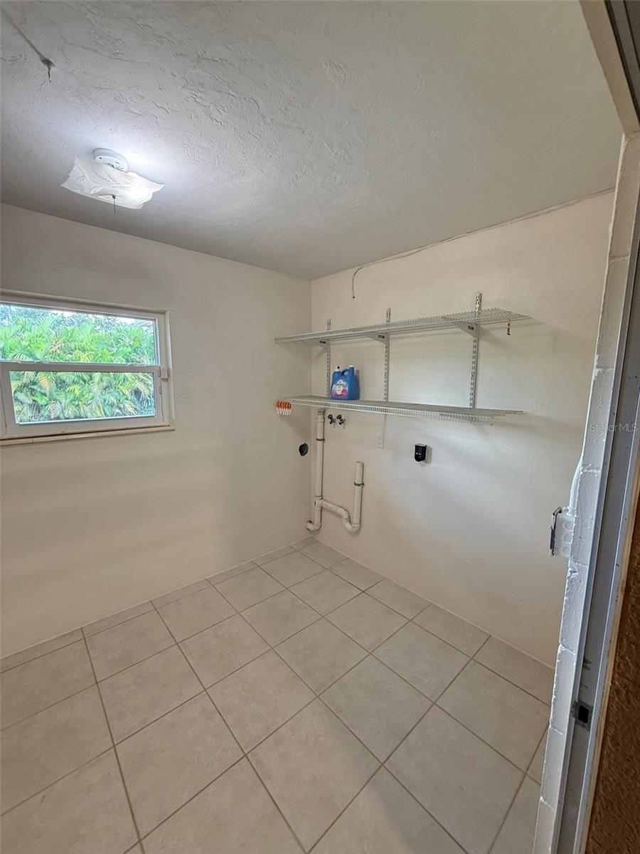 1729 LARAMIE ST — photo 90