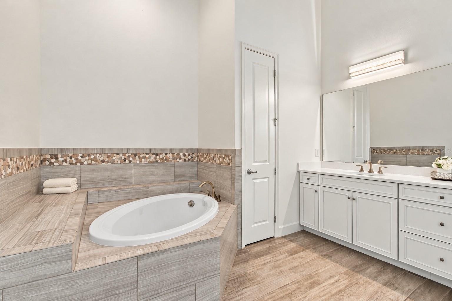 832 MANNS HARBOR DR — photo 28