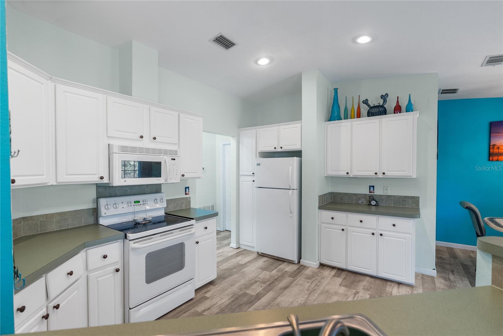 3792 VILLAGE AVE — photo 12