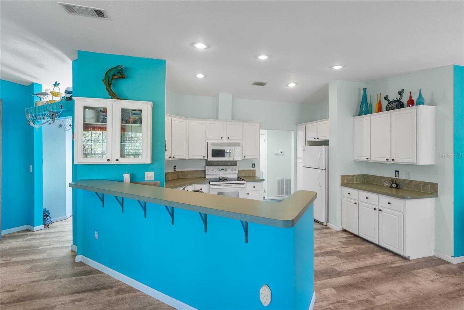 3792 VILLAGE AVE — photo 11