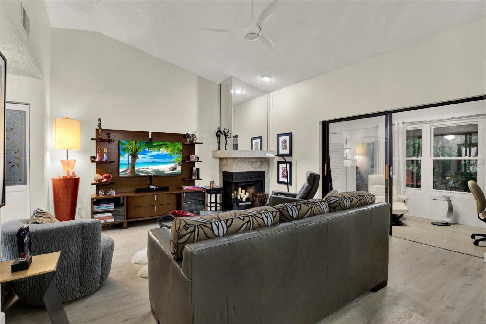 3433 HILLMOOR DR — photo 6