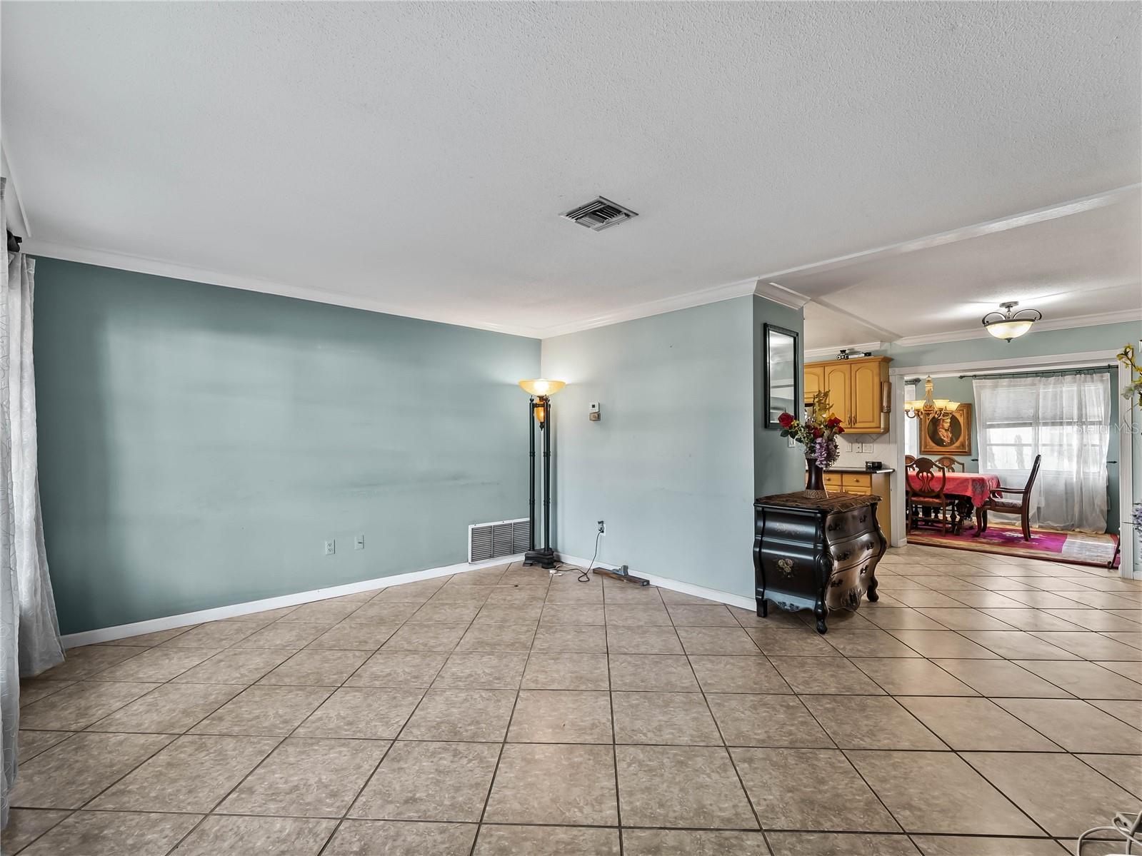 8551 PICKWICK RD — photo 9