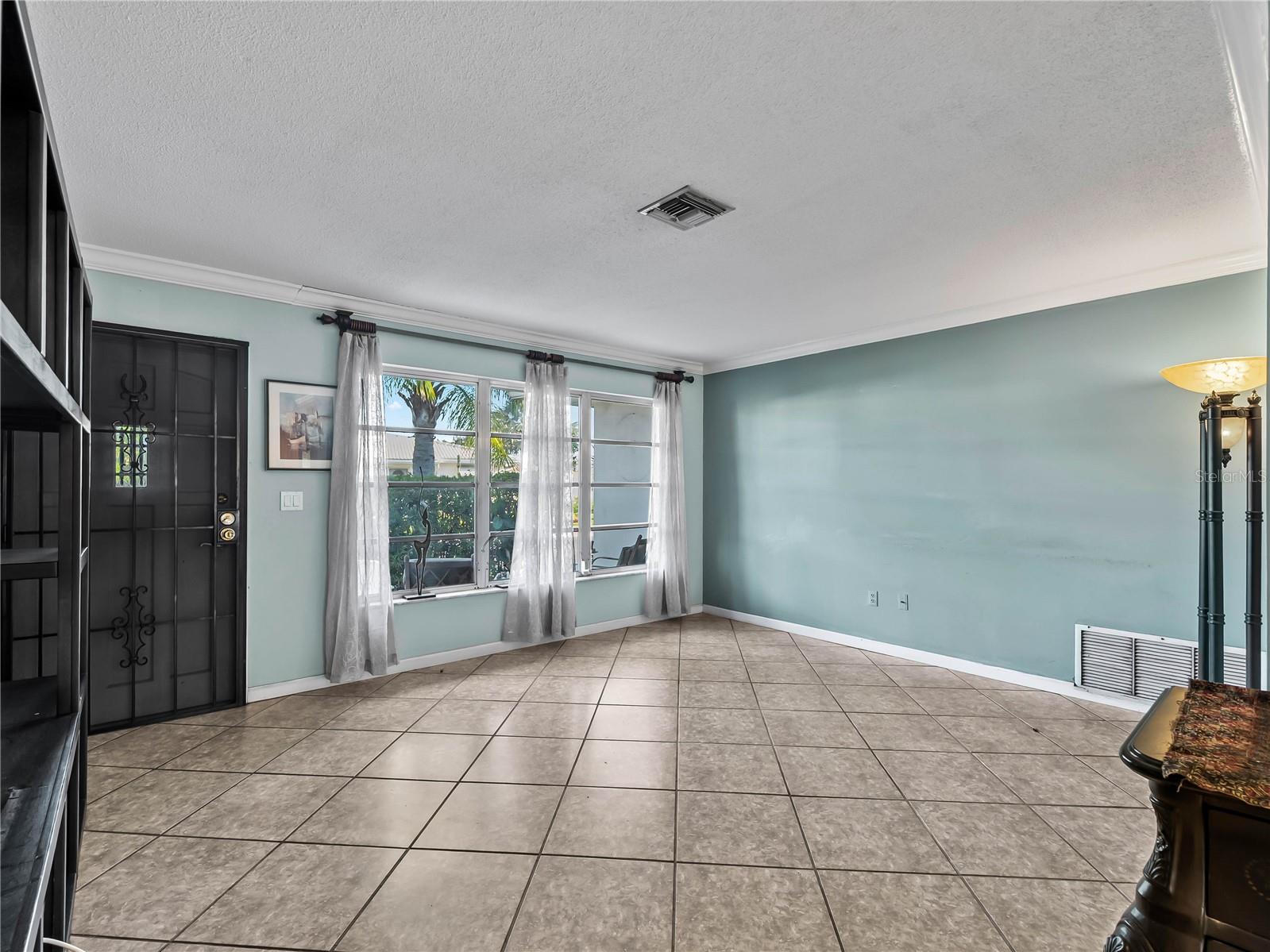 8551 PICKWICK RD — photo 11
