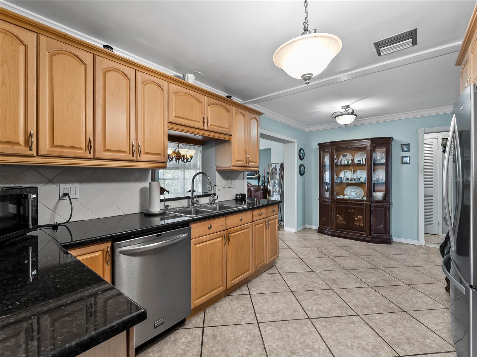 8551 PICKWICK RD — photo 15