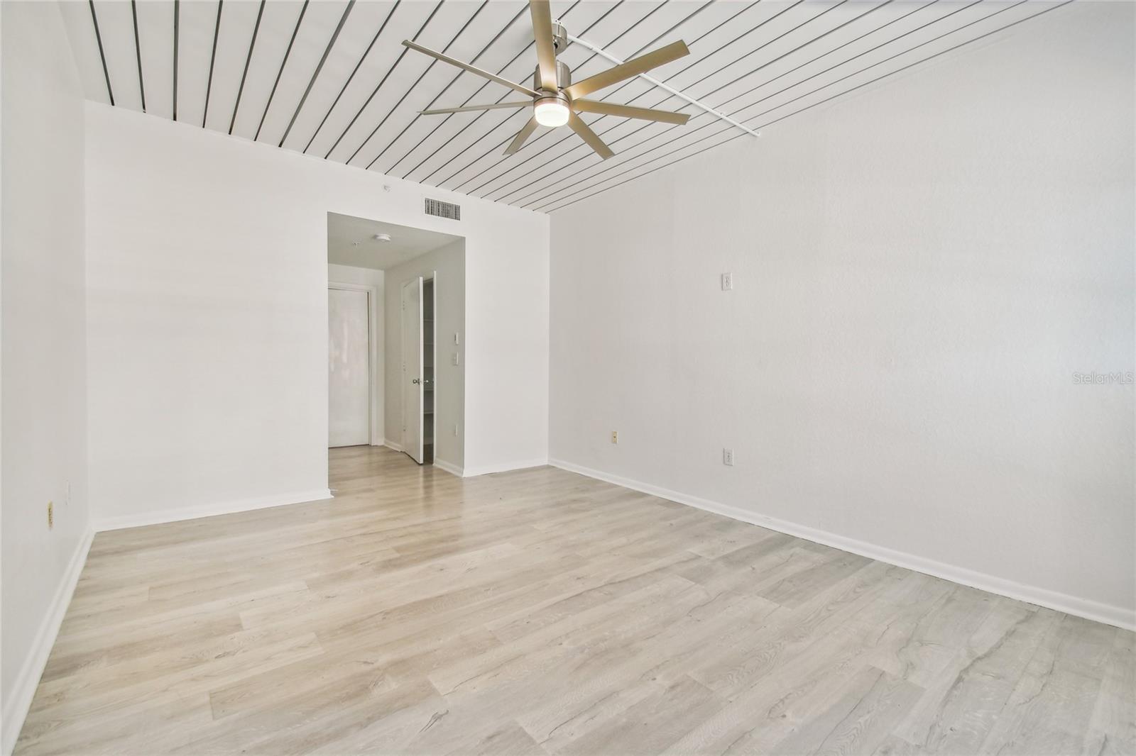 2410 W AZEELE ST #222 — photo 16