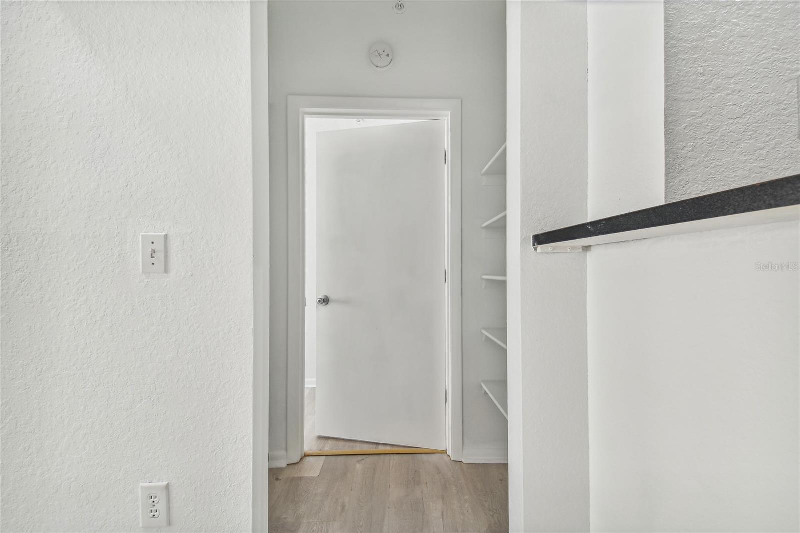 2410 W AZEELE ST #222 — photo 11