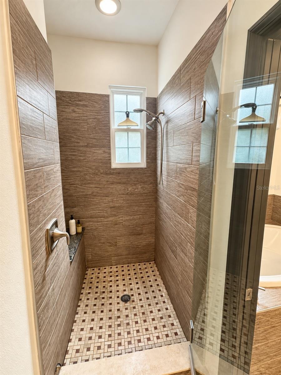 331 N TRASK ST — photo 15