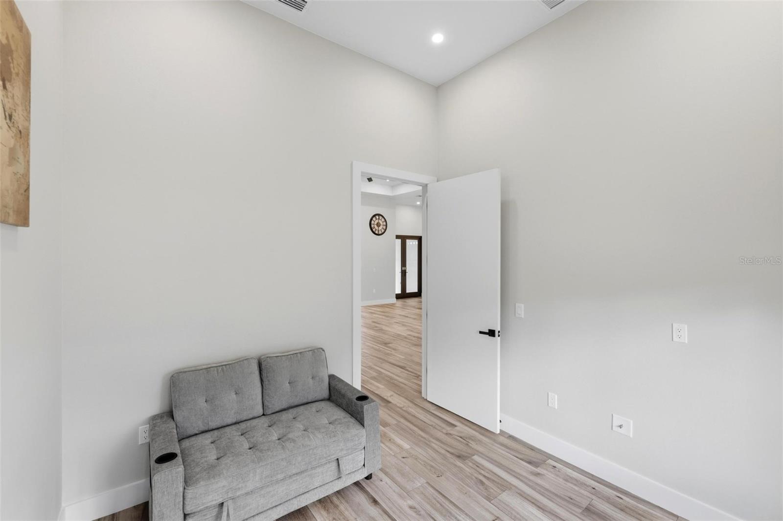 5731 GIFFEN AVE — photo 45