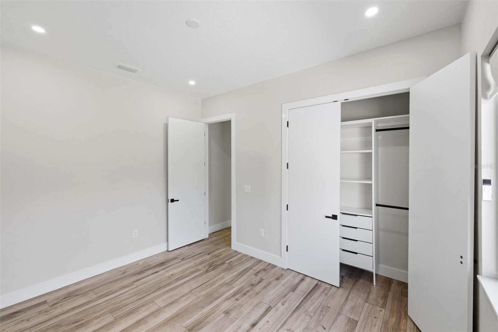 5731 GIFFEN AVE — photo 38