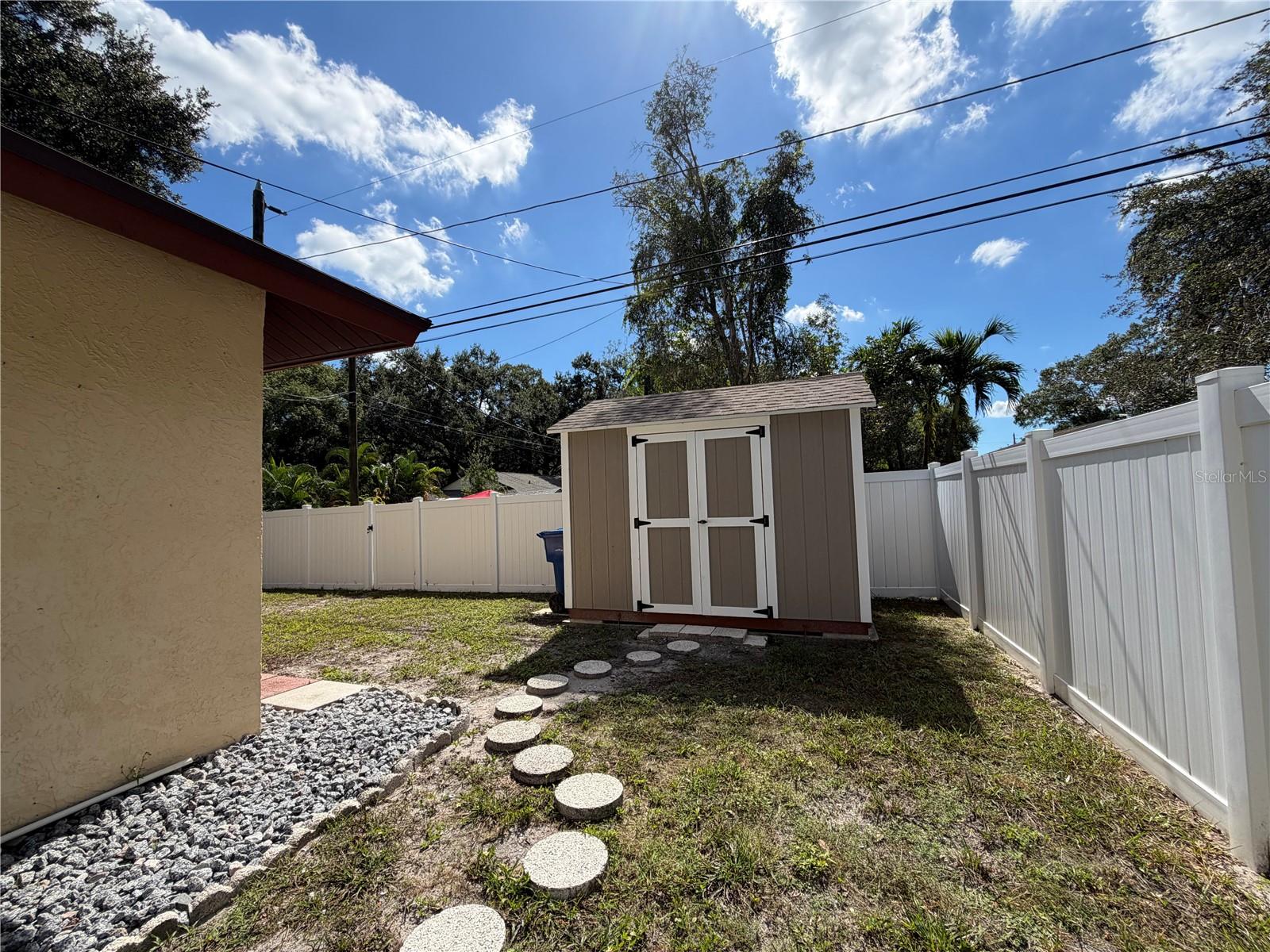 615 2ND AVE NE #B — photo 23