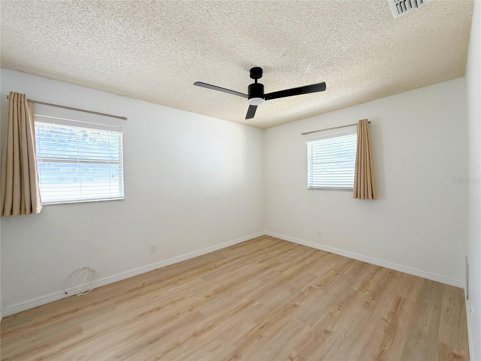 615 2ND AVE NE #B — photo 12