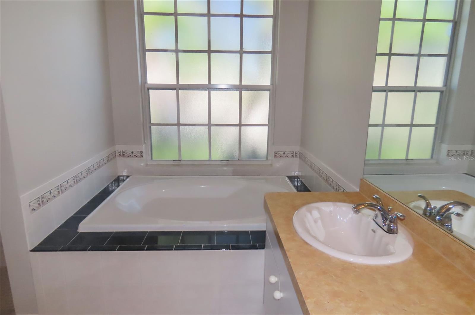 1801 MAPLELEAF BLVD — photo 13